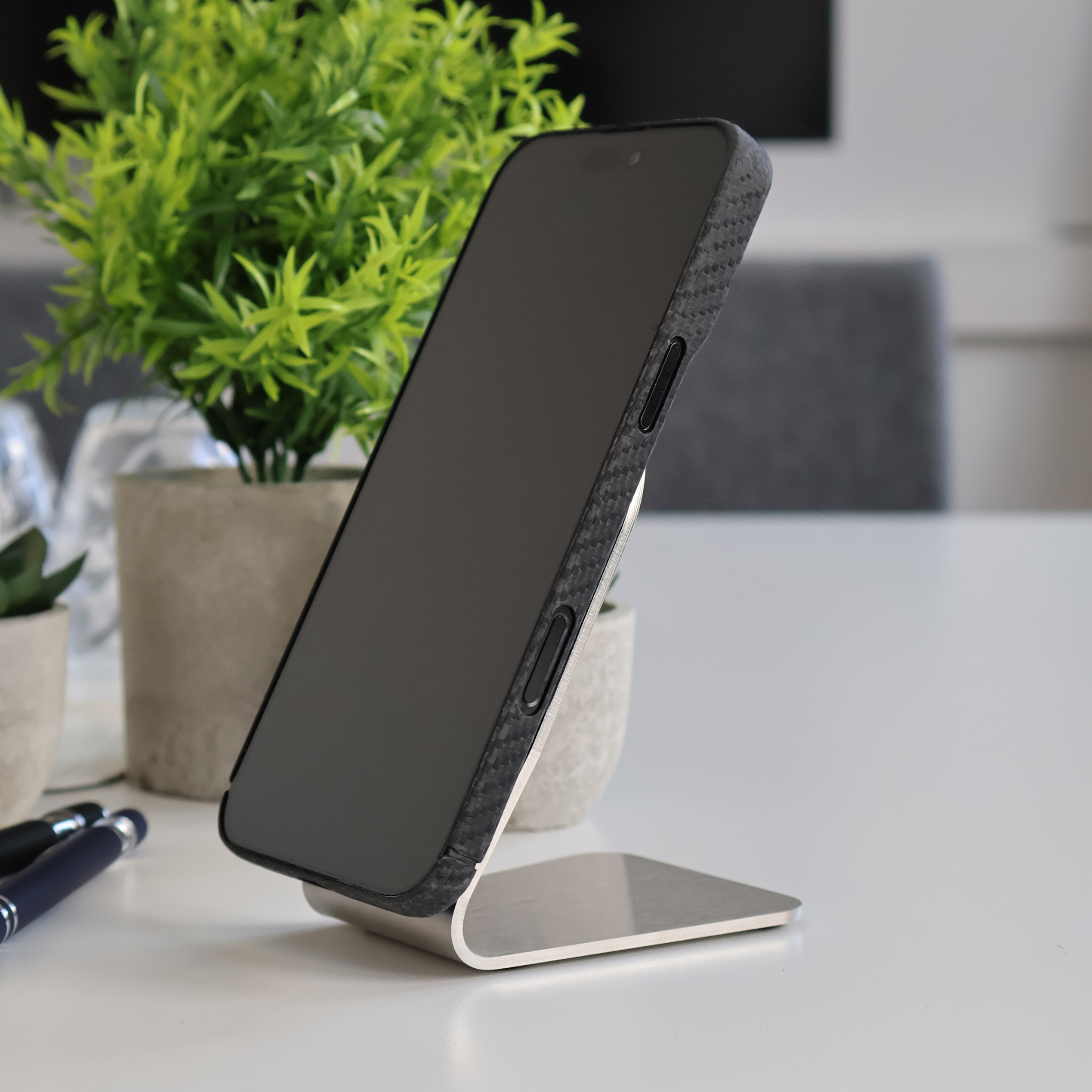 Tischhalter aus Edelstahl (MagSafe)